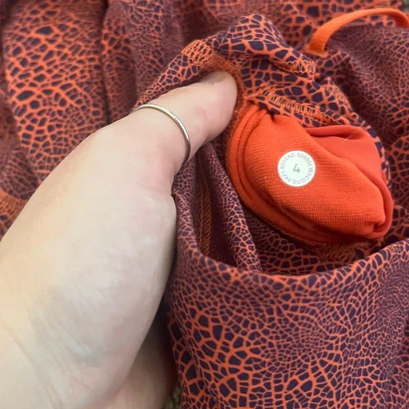 Like new Lululemon leggings - Picture 5 of 7